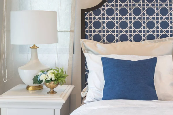 Luxe slaapkamer in blauwe kleurtoon — Stockfoto