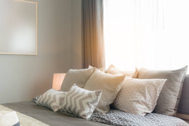 yatakta rahat yatak yastık ayarla