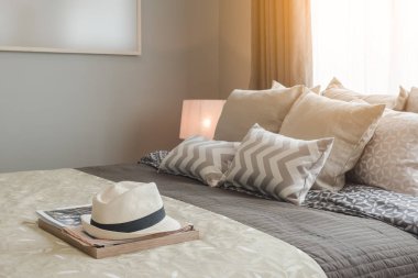 yatakta rahat yatak yastık ayarla 