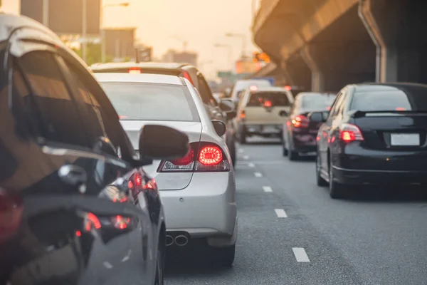 Embouteillage avec rangée de voiture — Photo