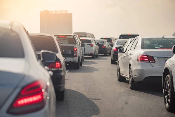 Atasco de tráfico con fila de coche — Foto de Stock