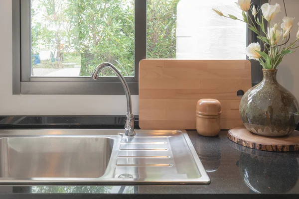 Modern kitchen room with black granite on top of counter — Stock Photo, Image