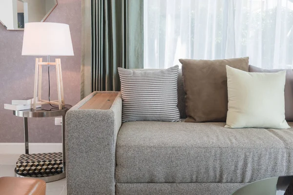 Csoportja, a klasszikus modern nappali kanapé párnák — Stock Fotó