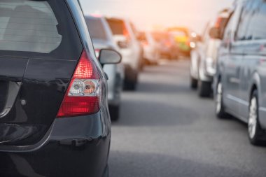 satır bir araba trafik sıkışıklığı ile 