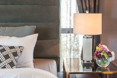 Klasik tarzı kral yatak boyutu yastıklar lüks stil kümesi ile 