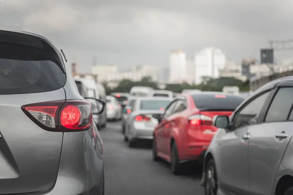 Atasco de tráfico con fila de coche — Foto de Stock