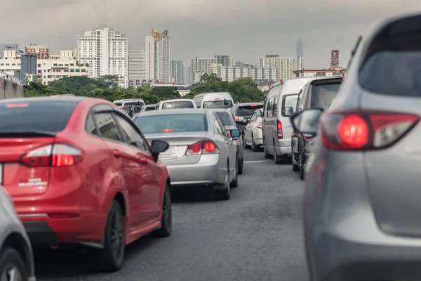 Traffic jam met rij van auto — Stockfoto