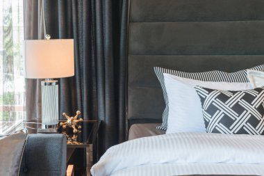 Klasik tarzı kral yatak boyutu yastıklar lüks stil kümesi ile 