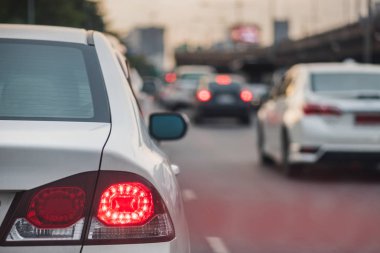 trafik sıkışıklığı ücretli araçlarda sıra ile yol