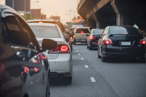 Ingorgo con fila di auto in arrivo — Foto Stock