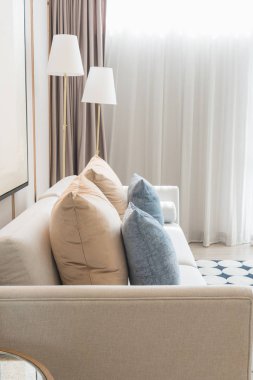 Modern oturma odası kanepe yastık dizi