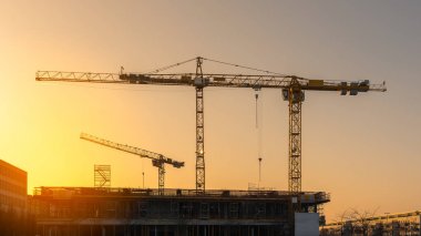 Endüstriyel İnşaat vinçleri ve bina silhouettes
