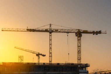 Endüstriyel İnşaat vinçleri ve bina silhouettes