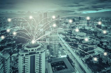 cityscape ağ ve bağlantı konseptiyle 