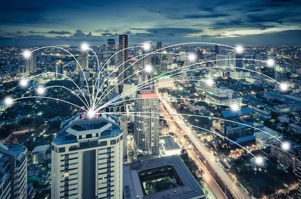 cityscape ağ ve bağlantı konseptiyle 