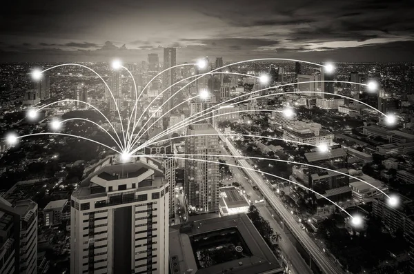 cityscape ağ ve bağlantı konseptiyle 