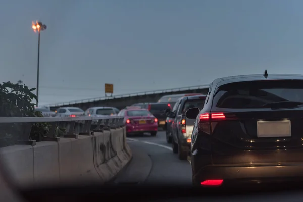 Stau mit Reihe von Autos — Stockfoto