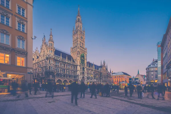 Night panorama of Marienplatz and Munich city hall in Munich — Stock Photo, Image