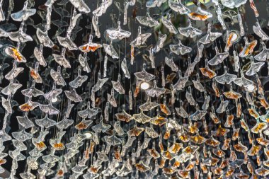 Tavanda kuş desenli kristal mobil avize asılı