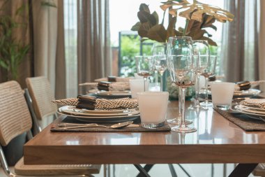 lüks masa ahşap yemek masası üzerinde ayarla