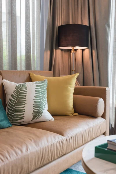 Estilo moderno sala de estar com conjunto de travesseiro — Fotografia de Stock