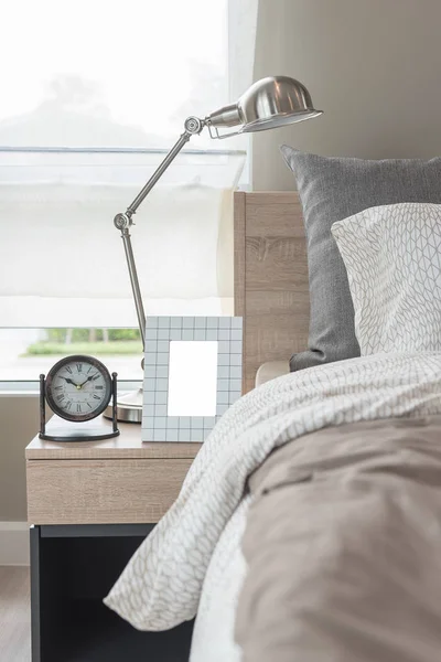 Eigentijdse stijl slaapkamer — Stockfoto