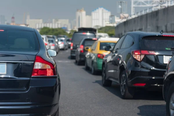 Blocco stradale con fila di auto — Foto Stock