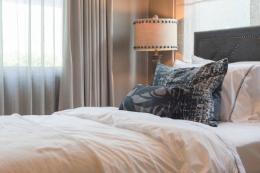 yastık yatak seti ile tek yatak odası