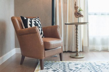 Klasik sandalye stil lambalı