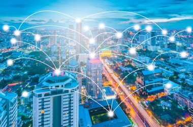 cityscape, yeşil tonu işlemi üzerinde bağlantı ve ağ sistemi kavramı