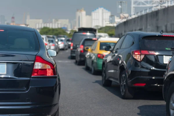 交通堵塞与行的车辆通行费的方式 — 图库照片