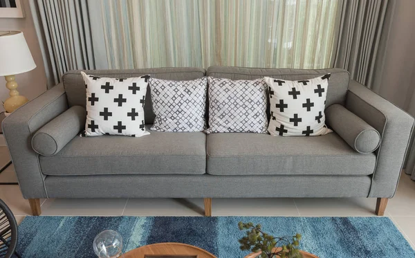 Sofá Gris Moderno Estilo Moderno Salón Con Conjunto Almohadas Concepto — Foto de Stock