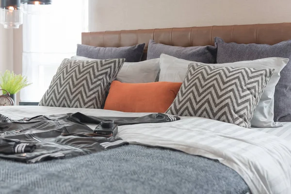 现代风格卧室 床枕套 室内设计理念 — 图库照片
