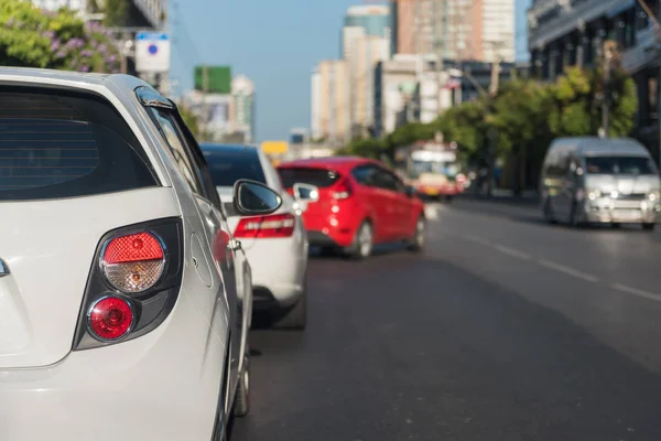 Ingorgo con fila di auto su strada — Foto Stock