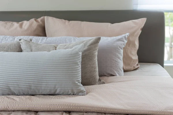 Conjunto de almohadas en tamaño cama king —  Fotos de Stock