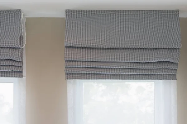 Fechado acima da cortina cinzenta bonita — Fotografia de Stock