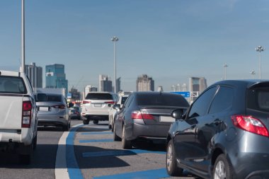 trafik sıkışıklığı ücretli araçlarda sıra ile yol
