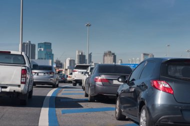 trafik sıkışıklığı ücretli araçlarda sıra ile yol