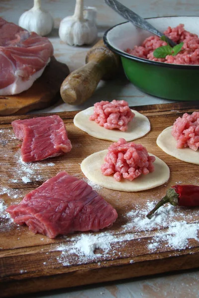 Carne y carne picada con hierbas — Foto de Stock