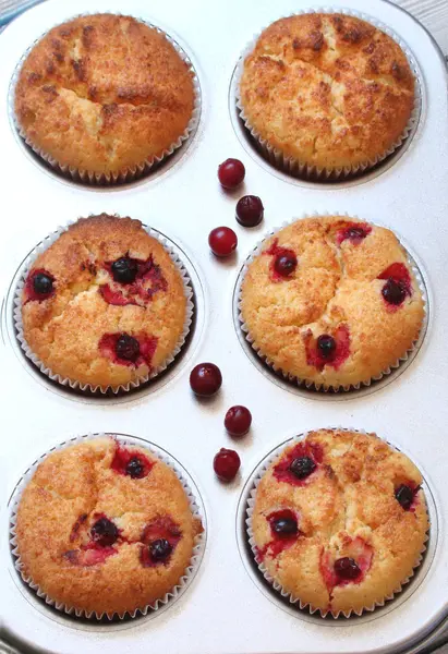 Muffins pişirme çanağı cranberries ile
