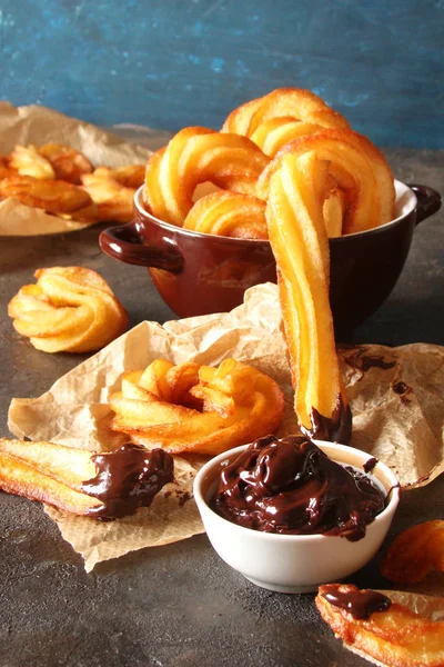 Churros con postre de pasta de chocolate —  Fotos de Stock