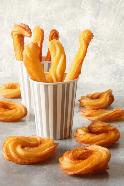 Churro çikolatalı pasta tatlı ile