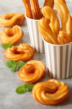 Churro çikolatalı pasta tatlı ile