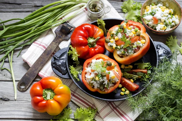 Pimentão recheado de legumes e verduras — Fotografia de Stock