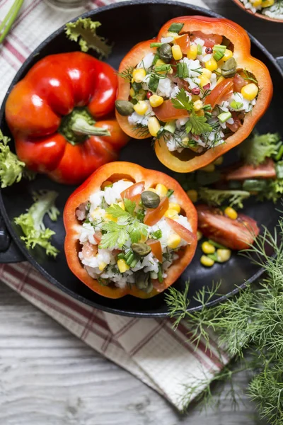 Pimentão recheado de legumes e verduras — Fotografia de Stock