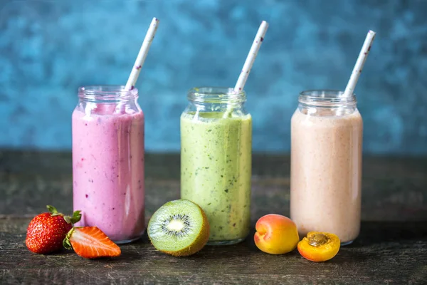 smoothies ile meyve, çilek, kivi, çilek, bananana, lim