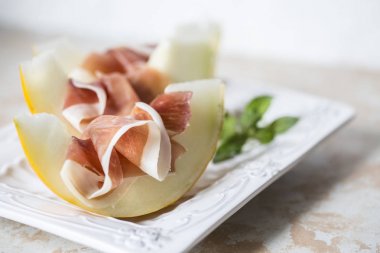 Kavun, yemek, zeytin, sosis, jambon ve o İtalyan prosciutto