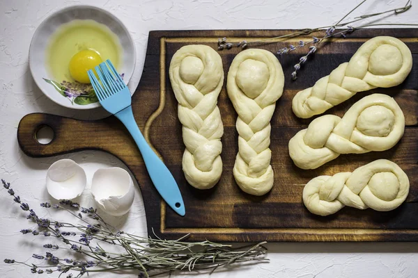 Pão trança bun doce processo de fabricação — Fotografia de Stock
