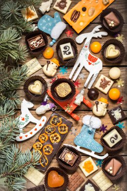 Noel simge, oyuncaklar, ağaç ile çikolata tatlılar