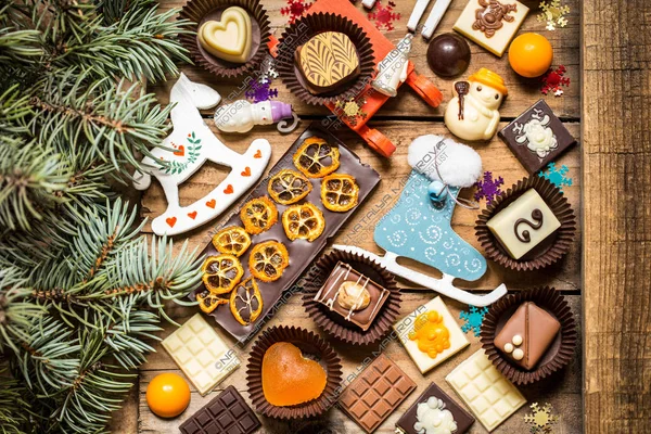 Noel simge, oyuncaklar, ağaç ile çikolata tatlılar